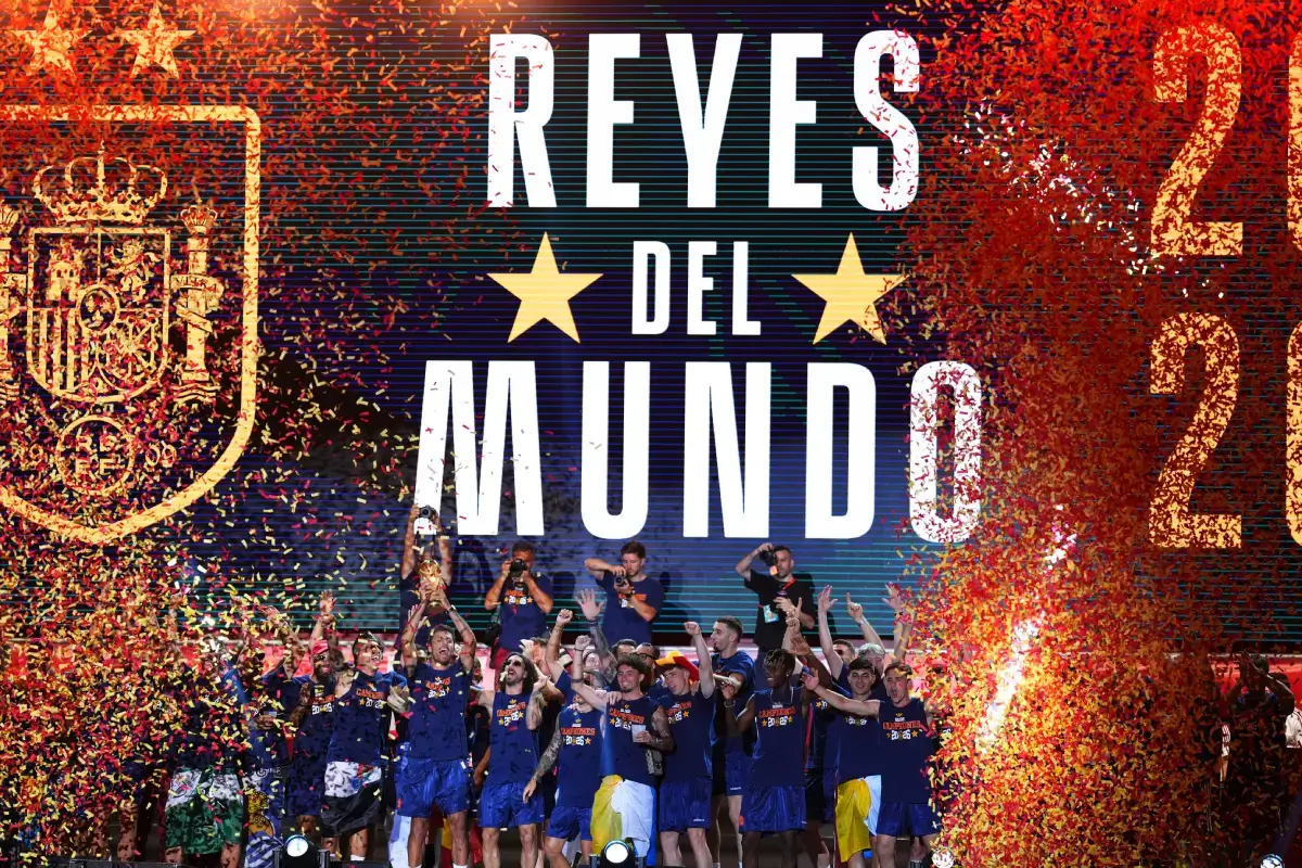 Spain celebrating victory