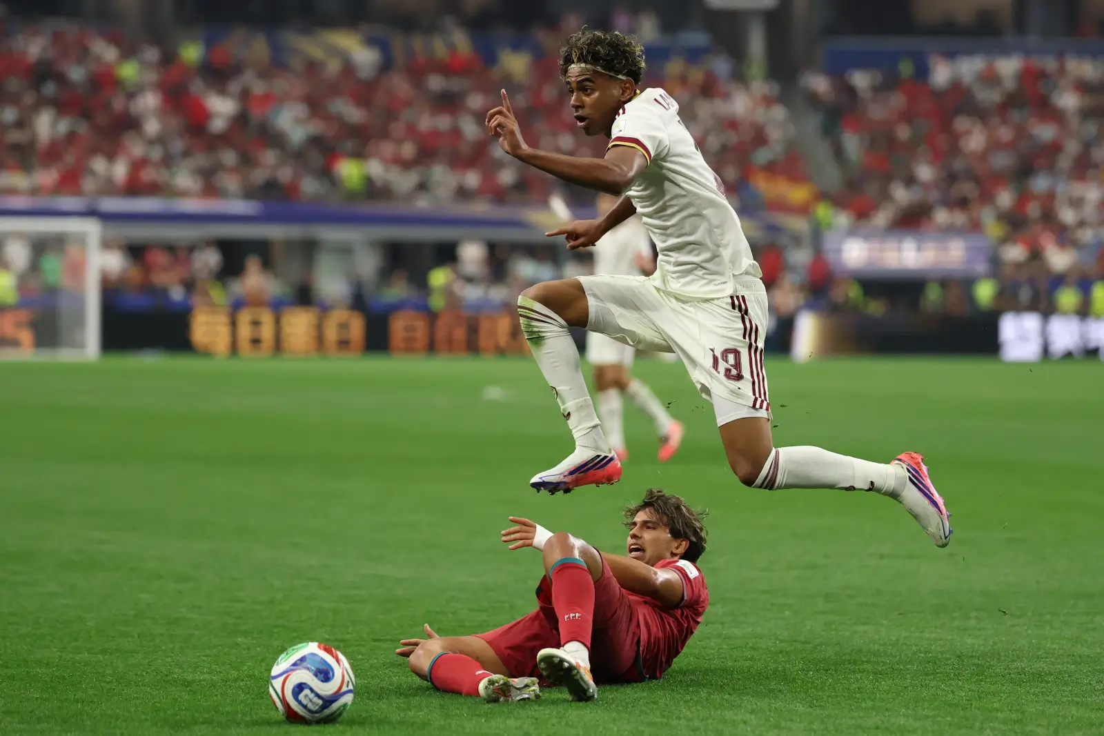 Spain Lamine Yamal Jump