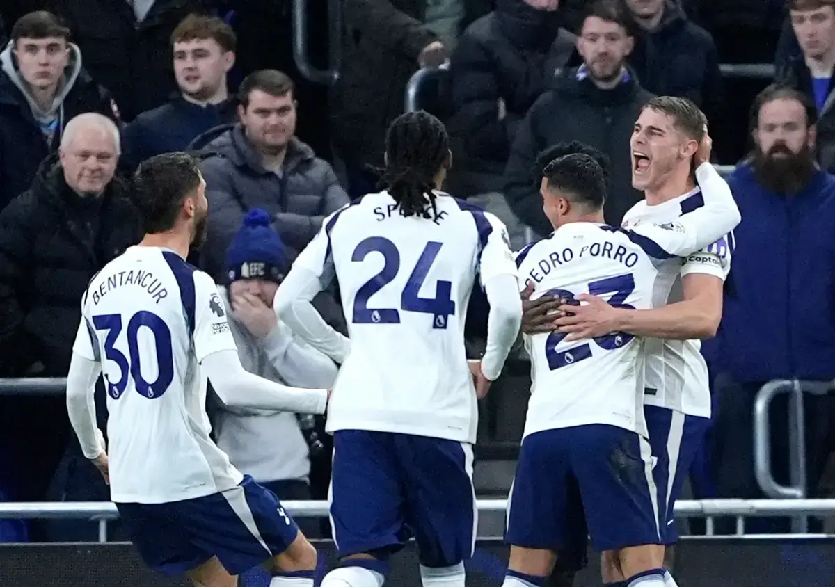 Tottenham players celebrate